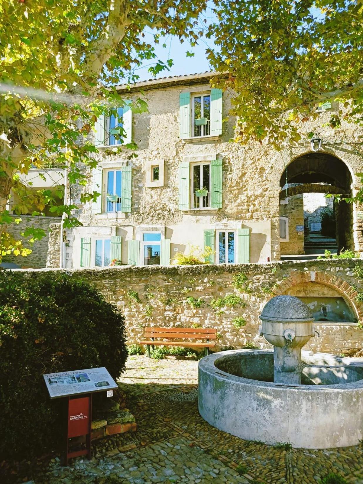 L'Appartement De L'Arche Châteauneuf-de-Gadagne Exteriér fotografie